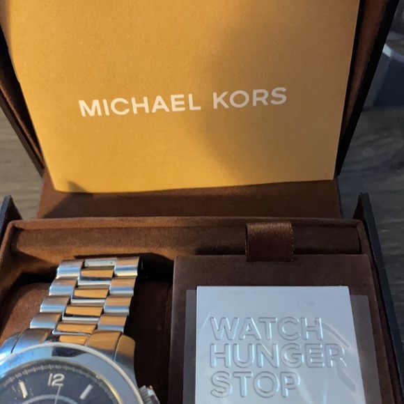 Michael Kors watch stop hunger MK8314 - Picture 7 of 8